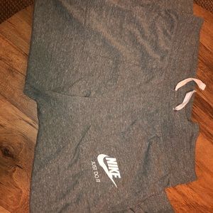 Nike Cropped Sweats